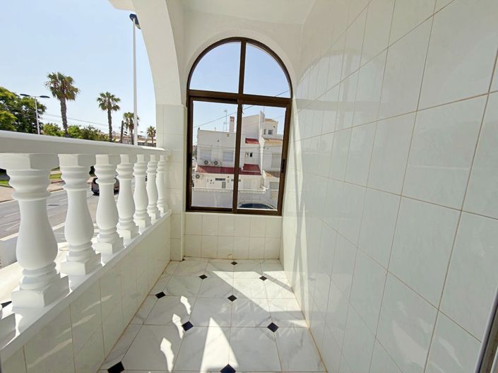Image No.24-2 Bed Townhouse for sale