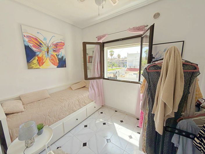 Image No.25-2 Bed Townhouse for sale