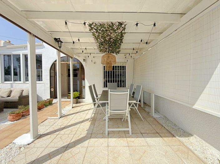 Image No.8-2 Bed Townhouse for sale