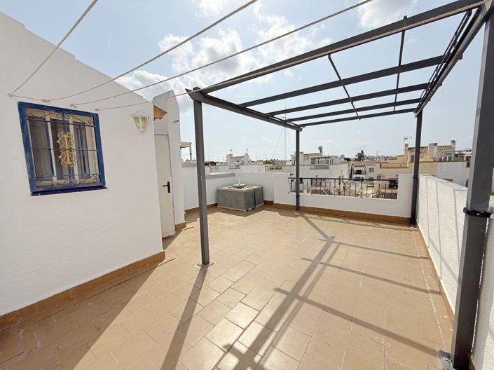 Image No.30-3 Bed Townhouse for sale