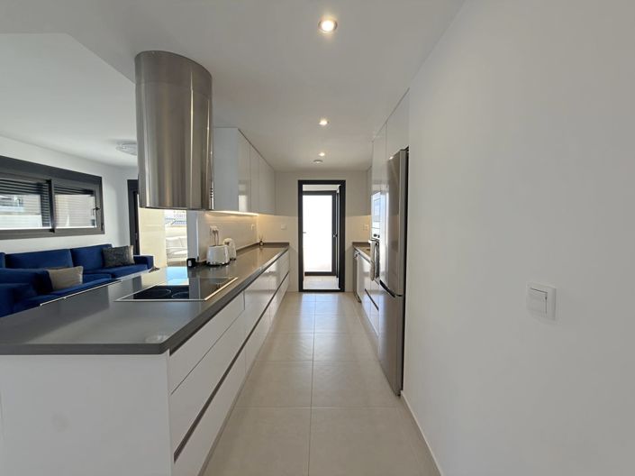 Image No.19-3 Bed Apartment for sale