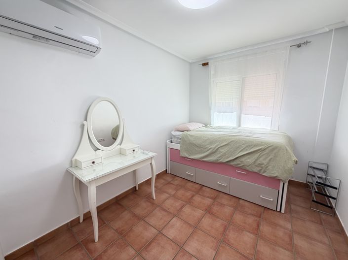 Image No.18-4 Bed Townhouse for sale
