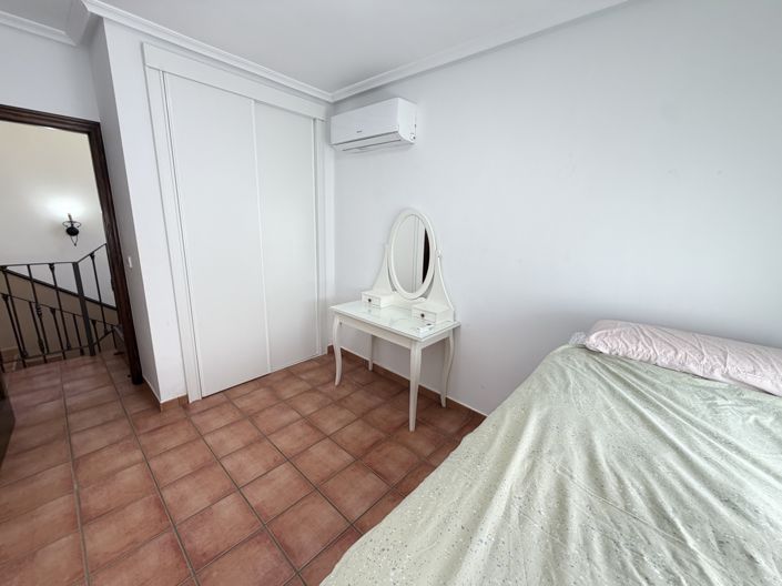Image No.19-4 Bed Townhouse for sale