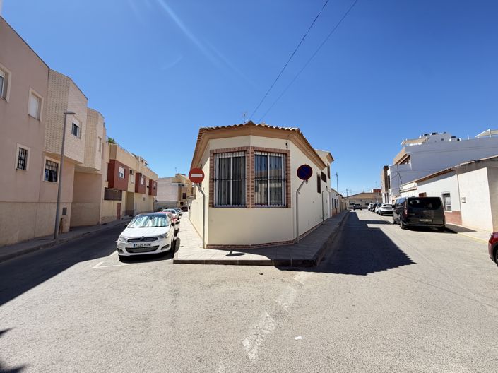 Image No.29-4 Bed Townhouse for sale