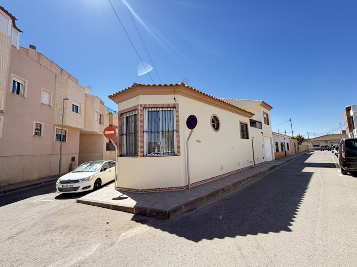 Image No.30-4 Bed Townhouse for sale
