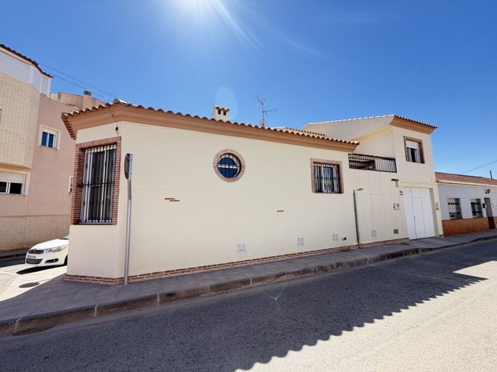 Image No.31-4 Bed Townhouse for sale