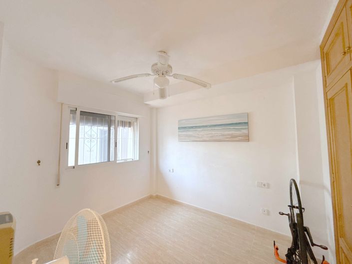 Image No.7-1 Bed Property for sale