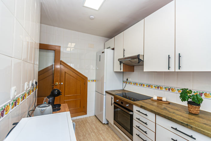 Image No.14-3 Bed Property for sale