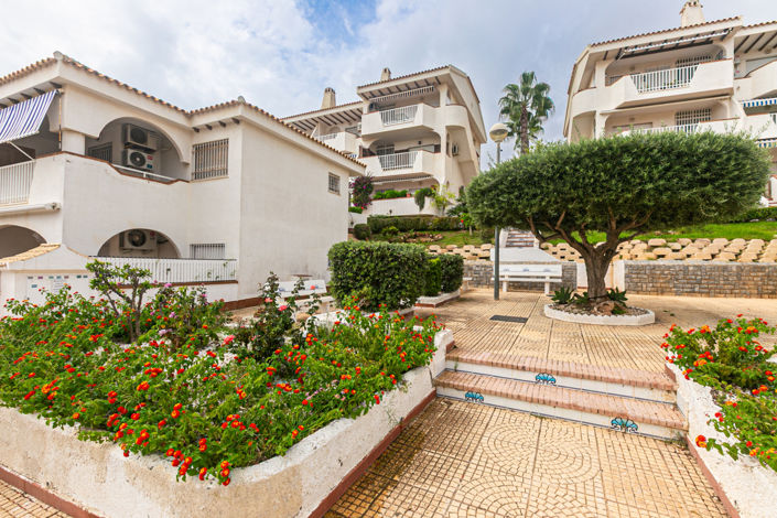 Image No.40-3 Bed Property for sale