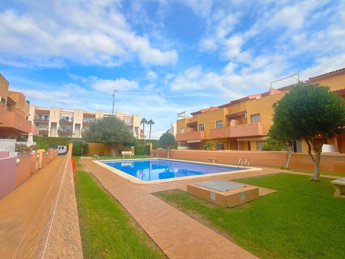 Image No.12-3 Bed Townhouse for sale