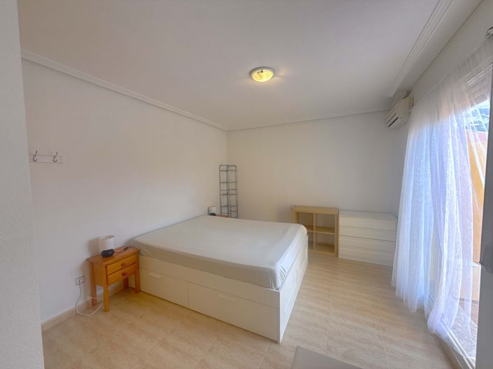 Image No.18-3 Bed Townhouse for sale