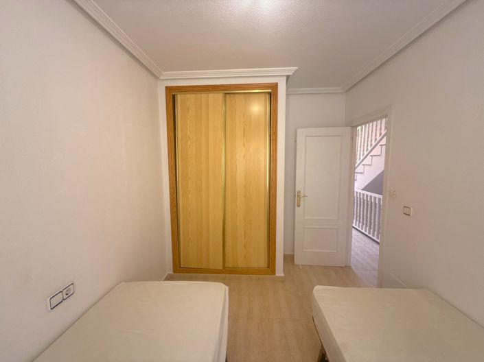 Image No.19-3 Bed Townhouse for sale