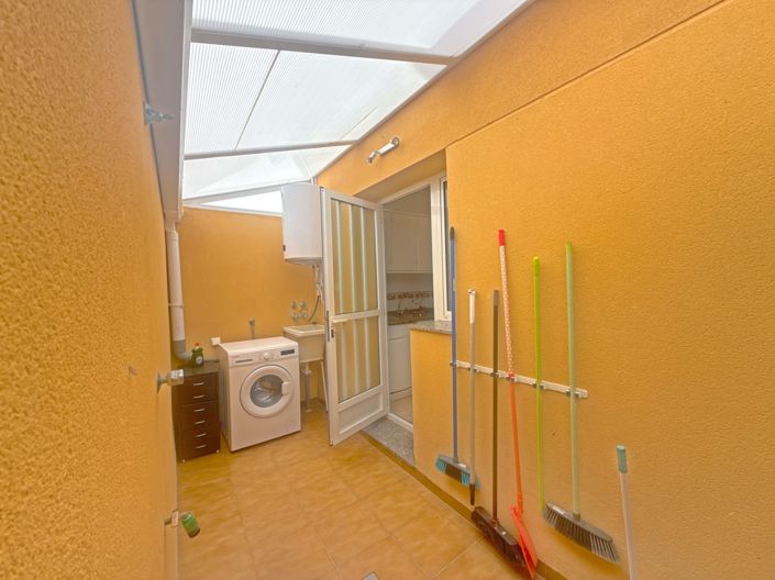 Image No.8-3 Bed Townhouse for sale