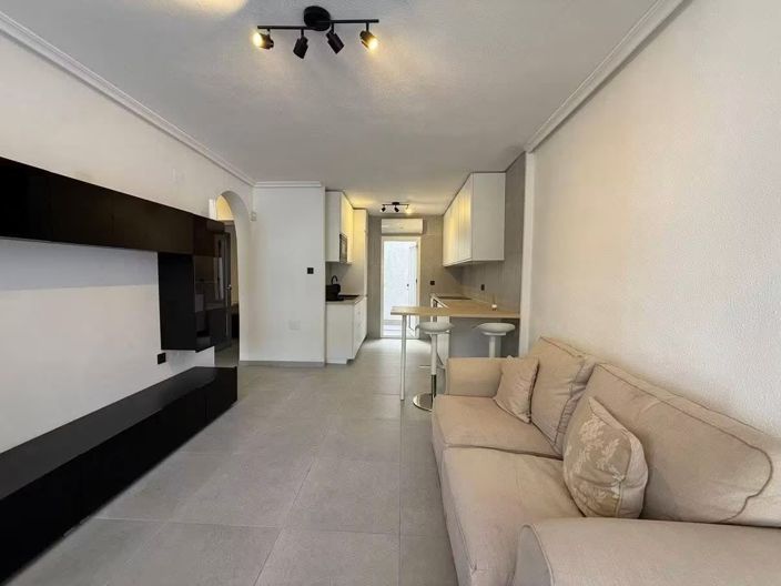 Image No.8-2 Bed Property for sale