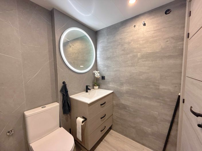 Image No.9-2 Bed Property for sale