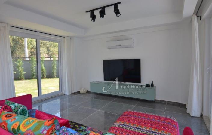 Image No.2-4 Bed Villa for sale