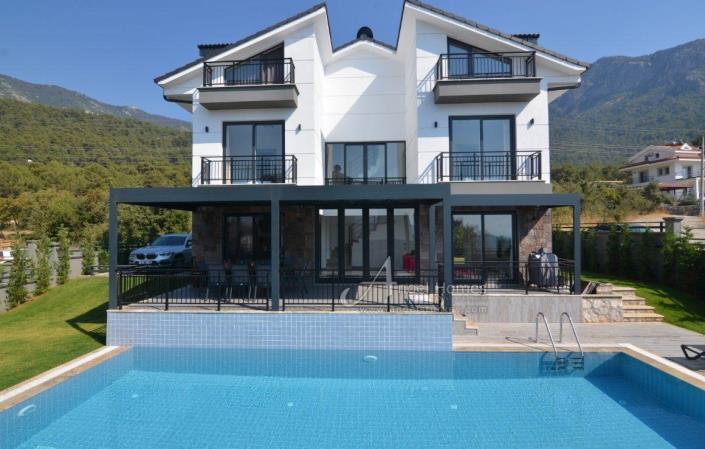Image No.1-4 Bed Villa for sale