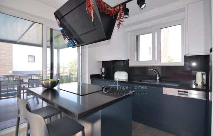 Image No.4-4 Bed Villa for sale