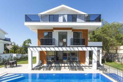 Villa / Détaché de 4 chambres à vendre à Ovacik