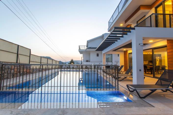 Image No.20-Villa / Détaché de 4 chambres à vendre à Ovacik