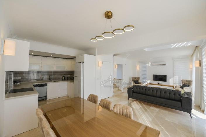 Image No.6-4 Bed Villa / Detached for sale