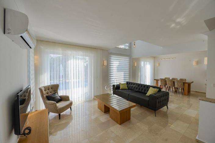 Image No.8-4 Bed Villa / Detached for sale