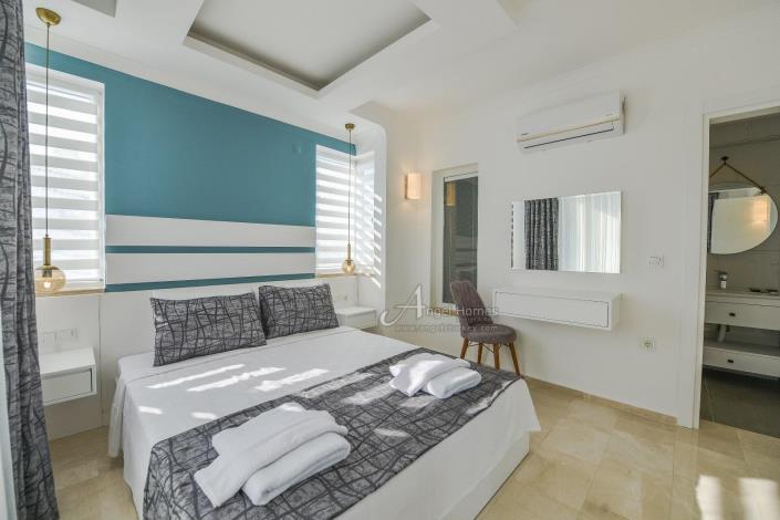 Image No.11-4 Bed Villa / Detached for sale