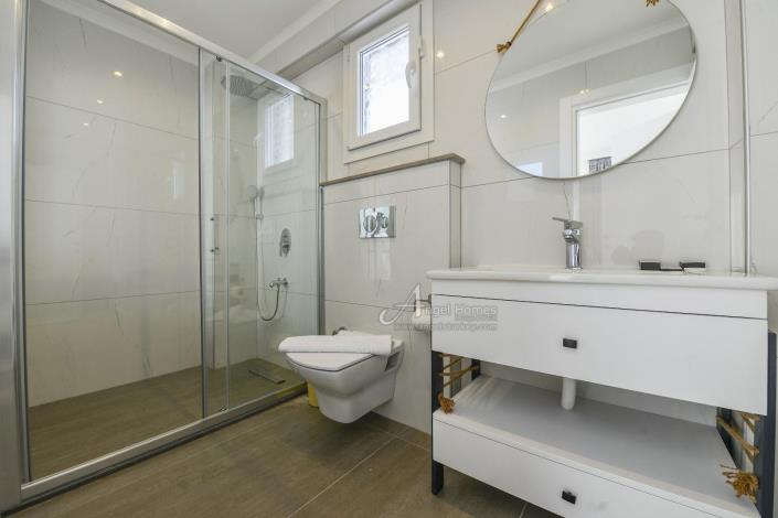 Image No.16-4 Bed Villa / Detached for sale