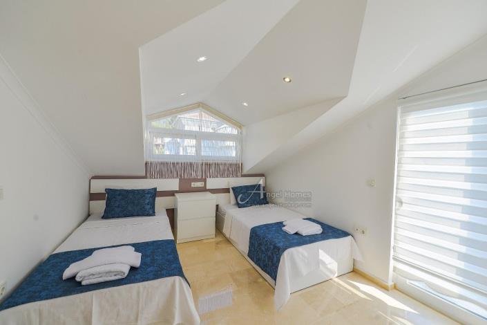 Image No.18-4 Bed Villa / Detached for sale