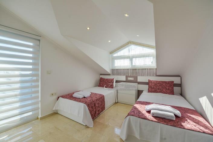 Image No.20-4 Bed Villa / Detached for sale