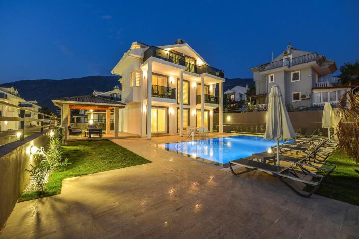 Image No.2-4 Bed Villa / Detached for sale