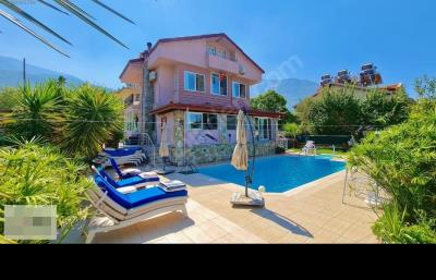 5 Bed Villa for sale