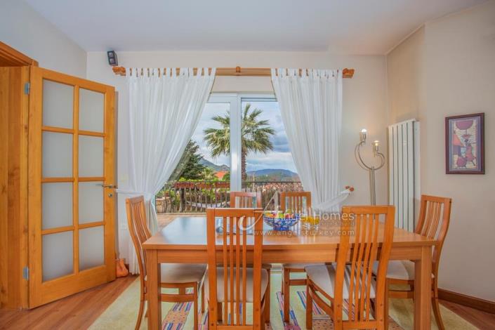 Image No.14-4 Bed Villa / Detached for sale