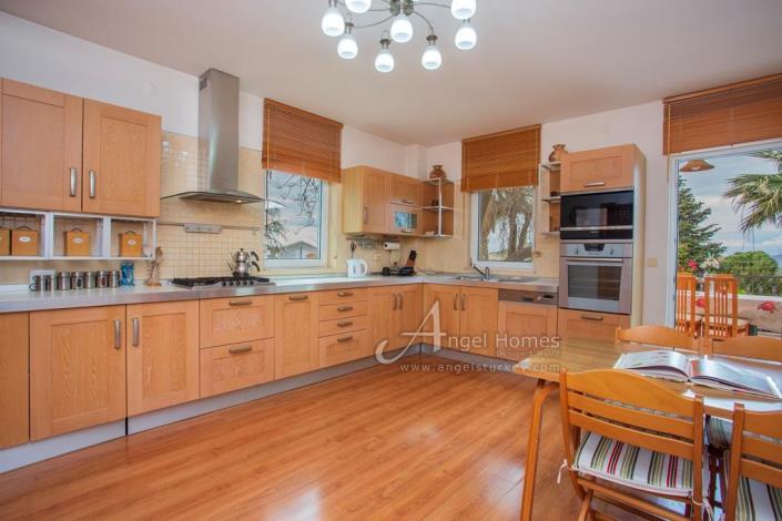 Image No.15-4 Bed Villa / Detached for sale