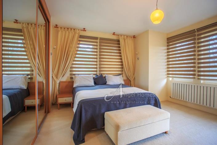 Image No.18-4 Bed Villa / Detached for sale