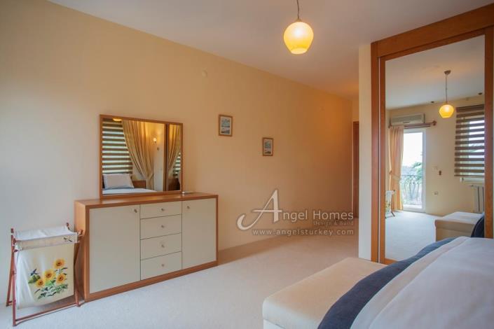 Image No.19-4 Bed Villa / Detached for sale