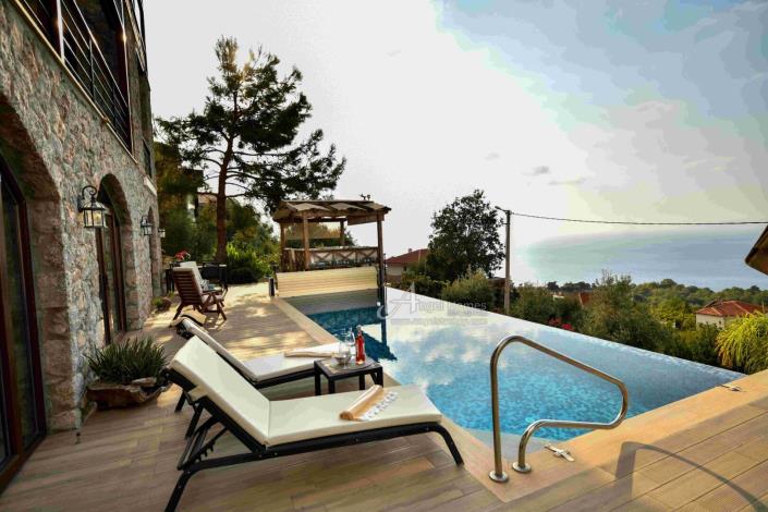 Image No.5-Villa / Détaché de 4 chambres à vendre à Faralya