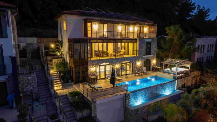 Image No.7-Villa / Détaché de 4 chambres à vendre à Faralya