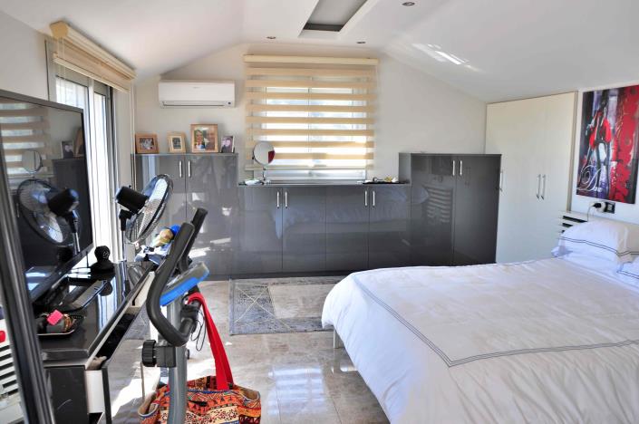 Image No.24-4 Bed Villa / Detached for sale