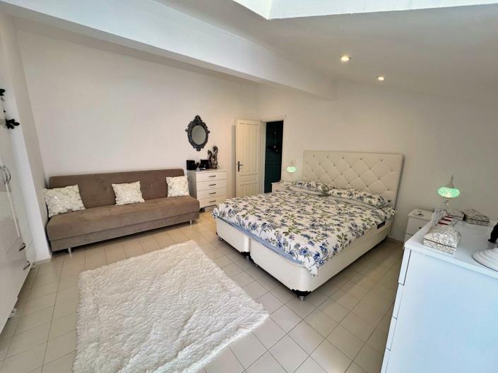 Image No.10-1 Bed Apartment for sale