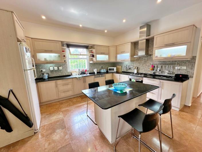 Image No.10-4 Bed Villa for sale