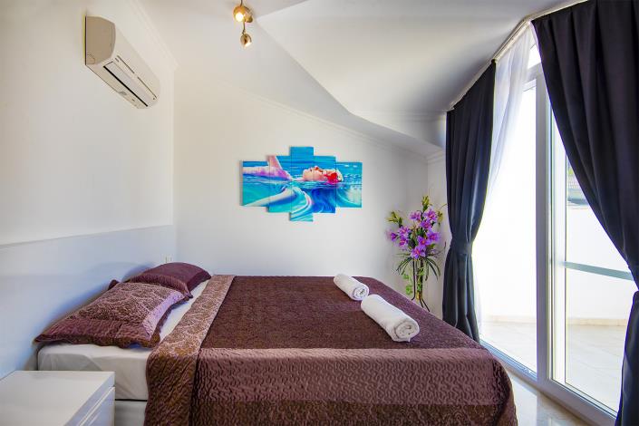 Image No.22-4 Bed Villa / Detached for sale