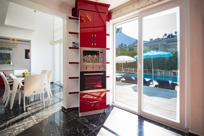 Image No.10-4 Bed Villa / Detached for sale