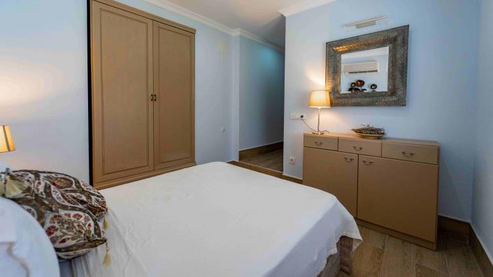 Image No.18-4 Bed Villa / Detached for sale