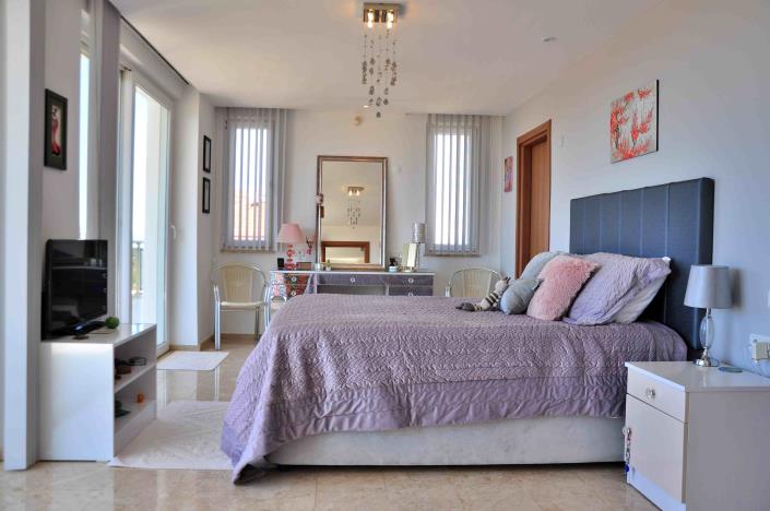 Image No.26-4 Bed Villa / Detached for sale