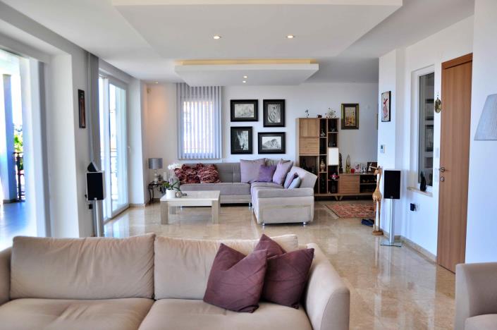 Image No.12-4 Bed Villa / Detached for sale