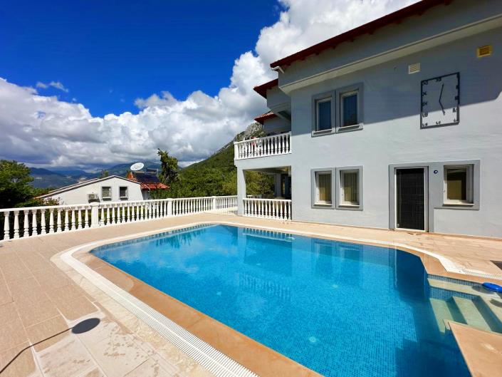 Image No.1-Villa de 5 chambres à vendre à Uzumlu