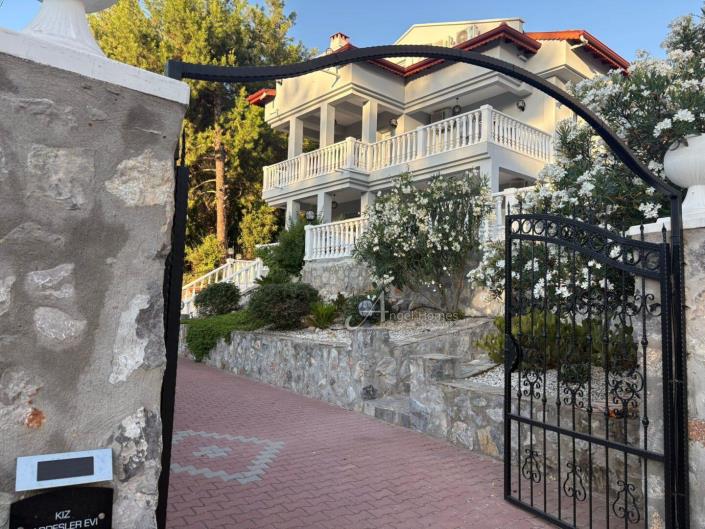 Image No.1-5 Bed Villa for sale