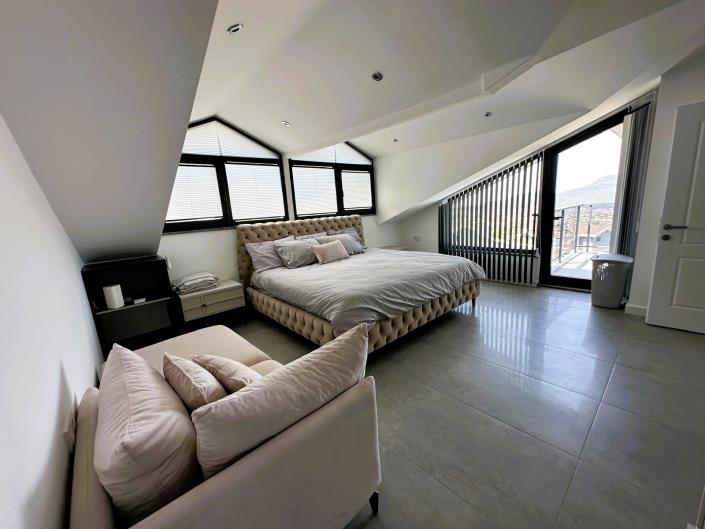 Image No.28-6 Bed Villa / Detached for sale