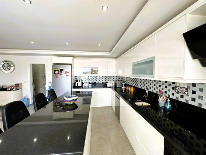 Image No.15-6 Bed Villa / Detached for sale